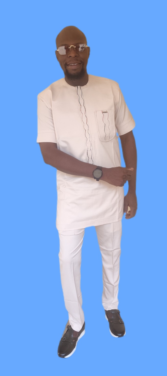 Ensemble blanc avec détails de couture